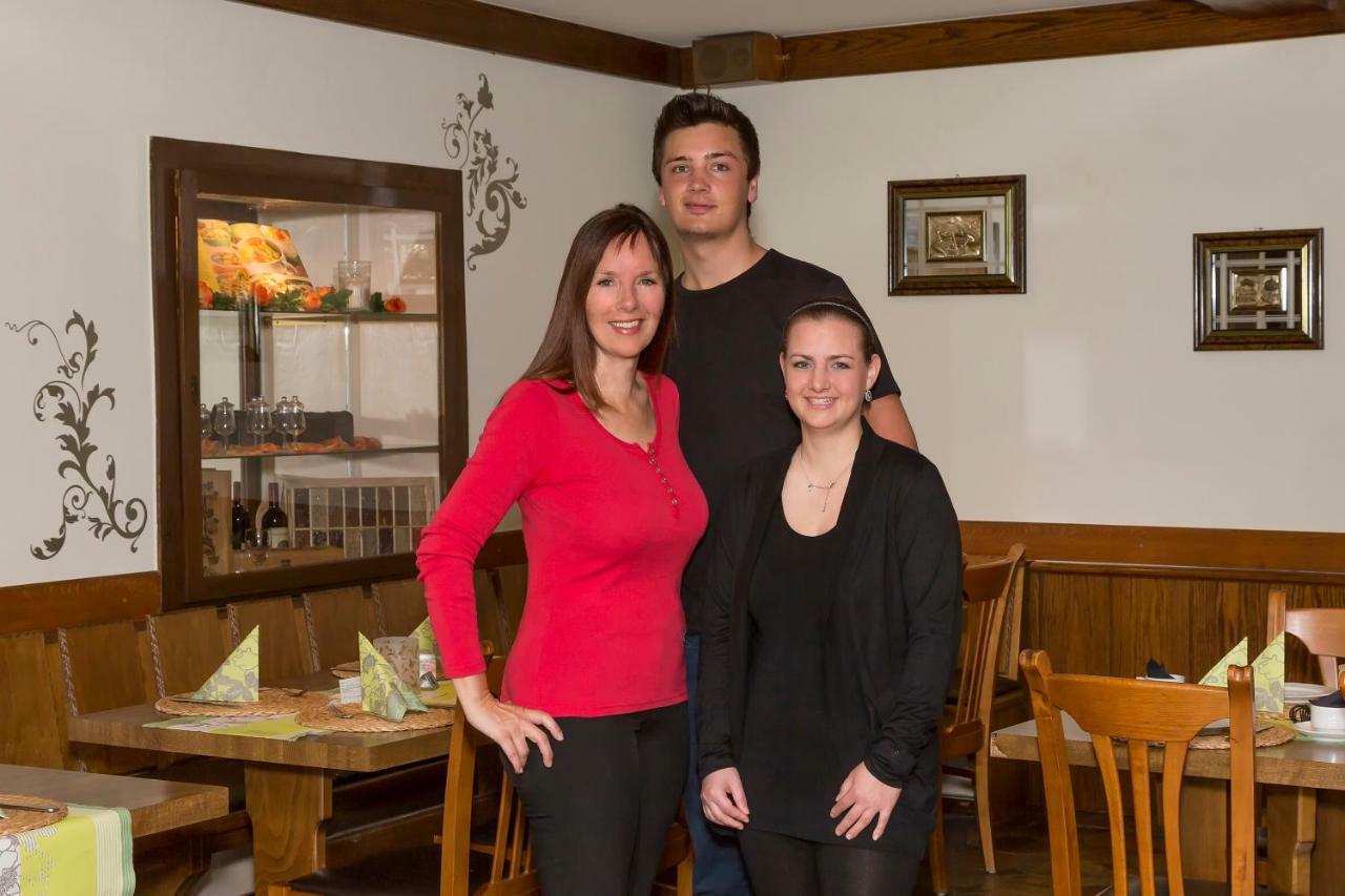 Pension Grune Au Hasselroth ภายนอก รูปภาพ
