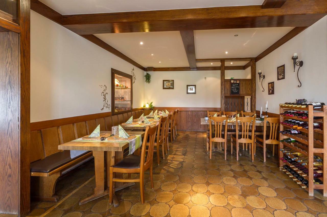 Pension Grune Au Hasselroth ภายนอก รูปภาพ